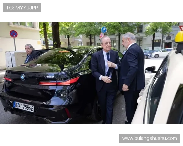 拉波尔塔抵达摩纳哥，两队高层共进午餐